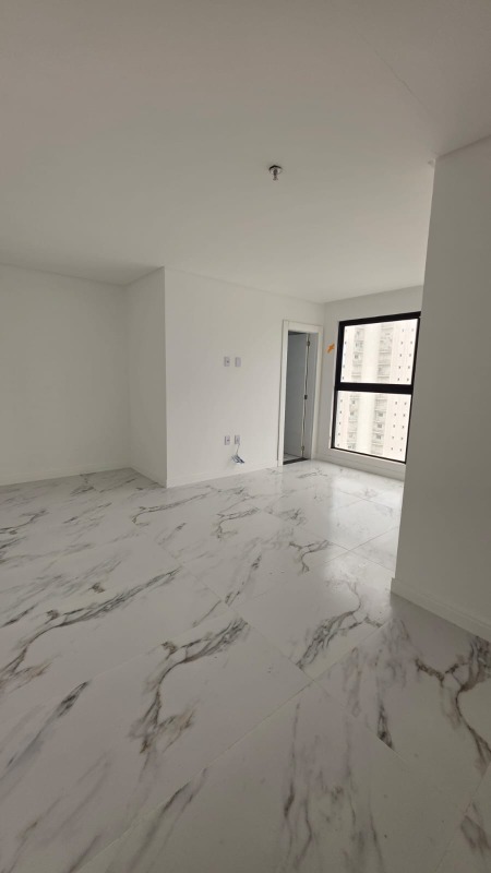 Apartamento à venda no Centro: Ambiente social integrado, ainda sem móveis