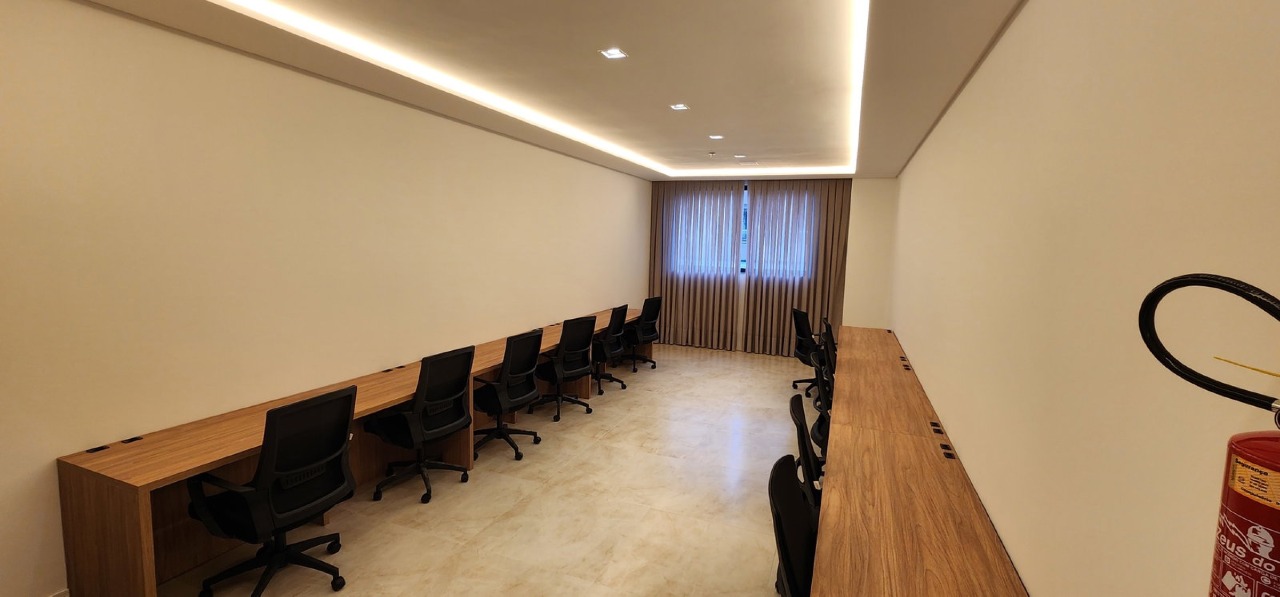 Apartamento à venda no Centro: Coworking com bancadas no lazer do prédio