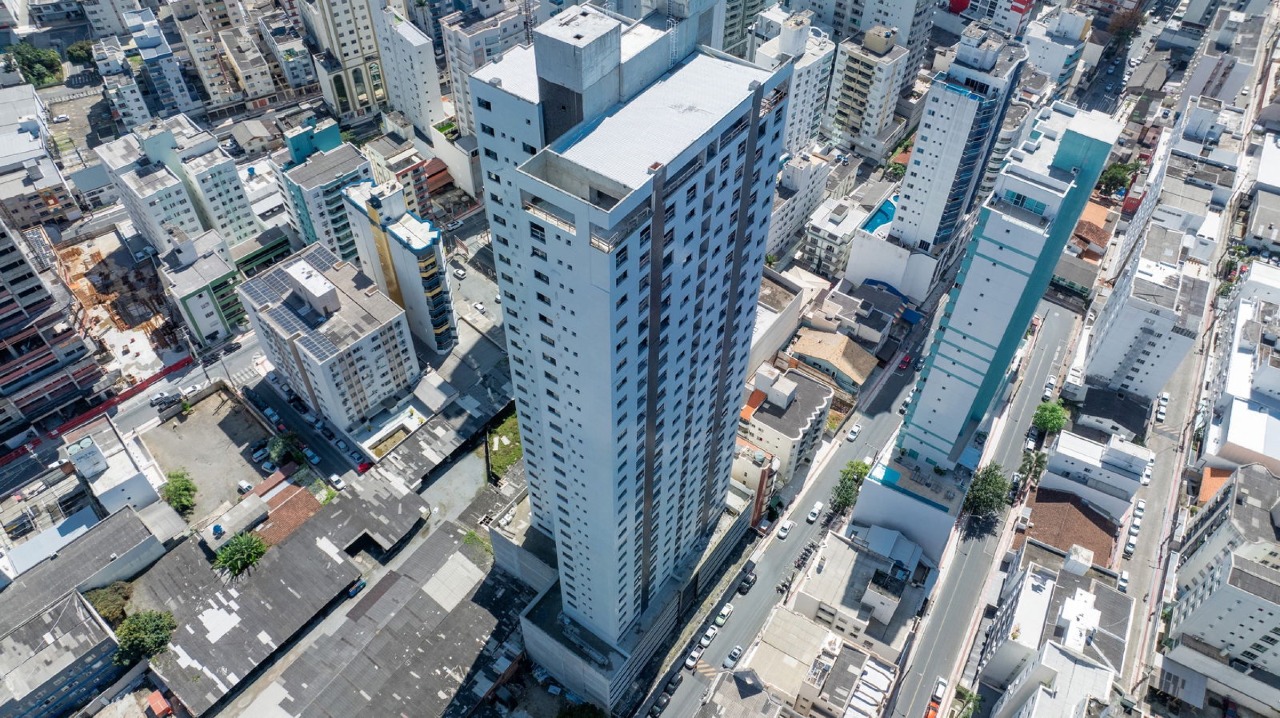 Apartamento à venda no Centro: Vista aérea do Paganini Tower no Centro de Balneário Camboriú (imagem ilustrativa)