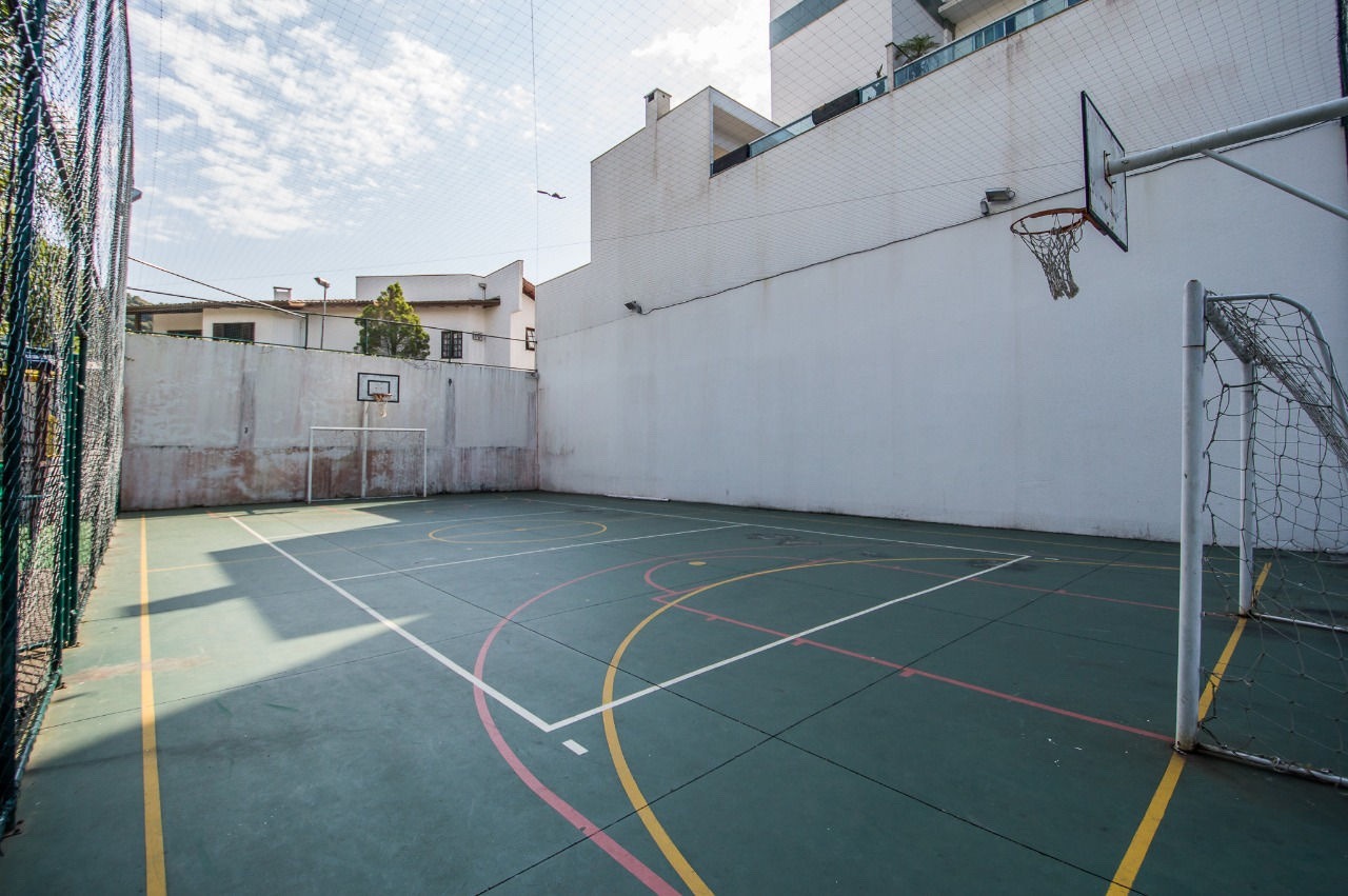 Apartamento à venda no Fazenda: Quadra poliesportiva do condomínio