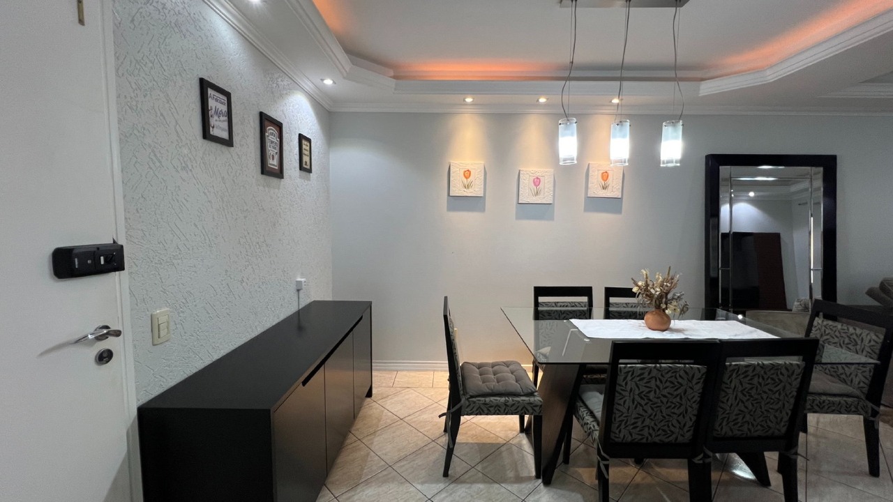Apartamento à venda no Centro: Sala de jantar vista da entrada do apartamento