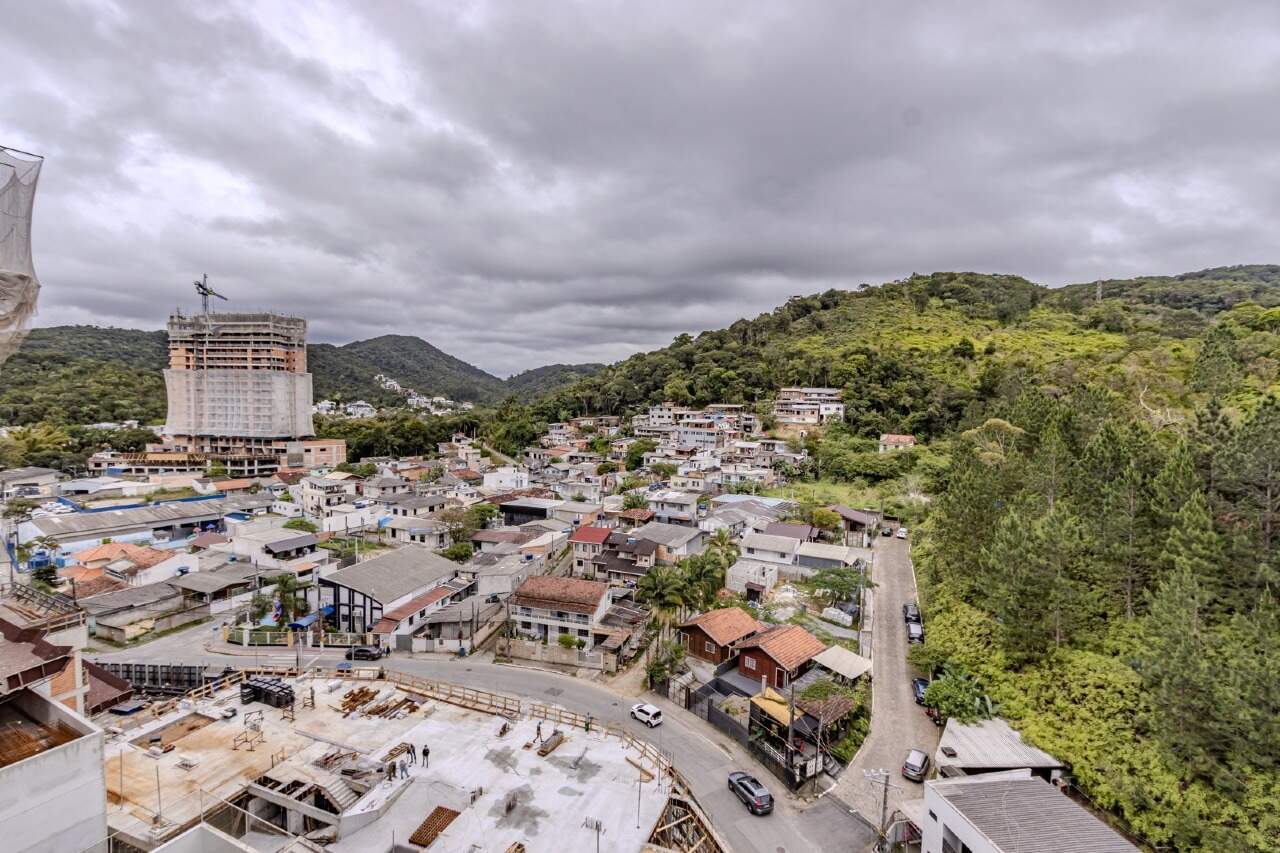 Apartamento à venda no Praia Brava: Vista para morro e bairro