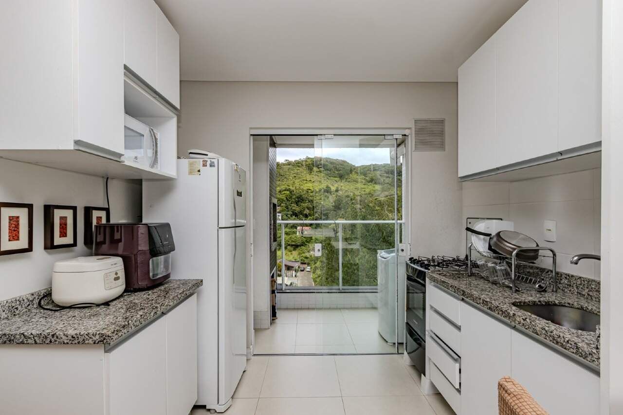 Apartamento à venda no Praia Brava: Cozinha com acesso à varanda