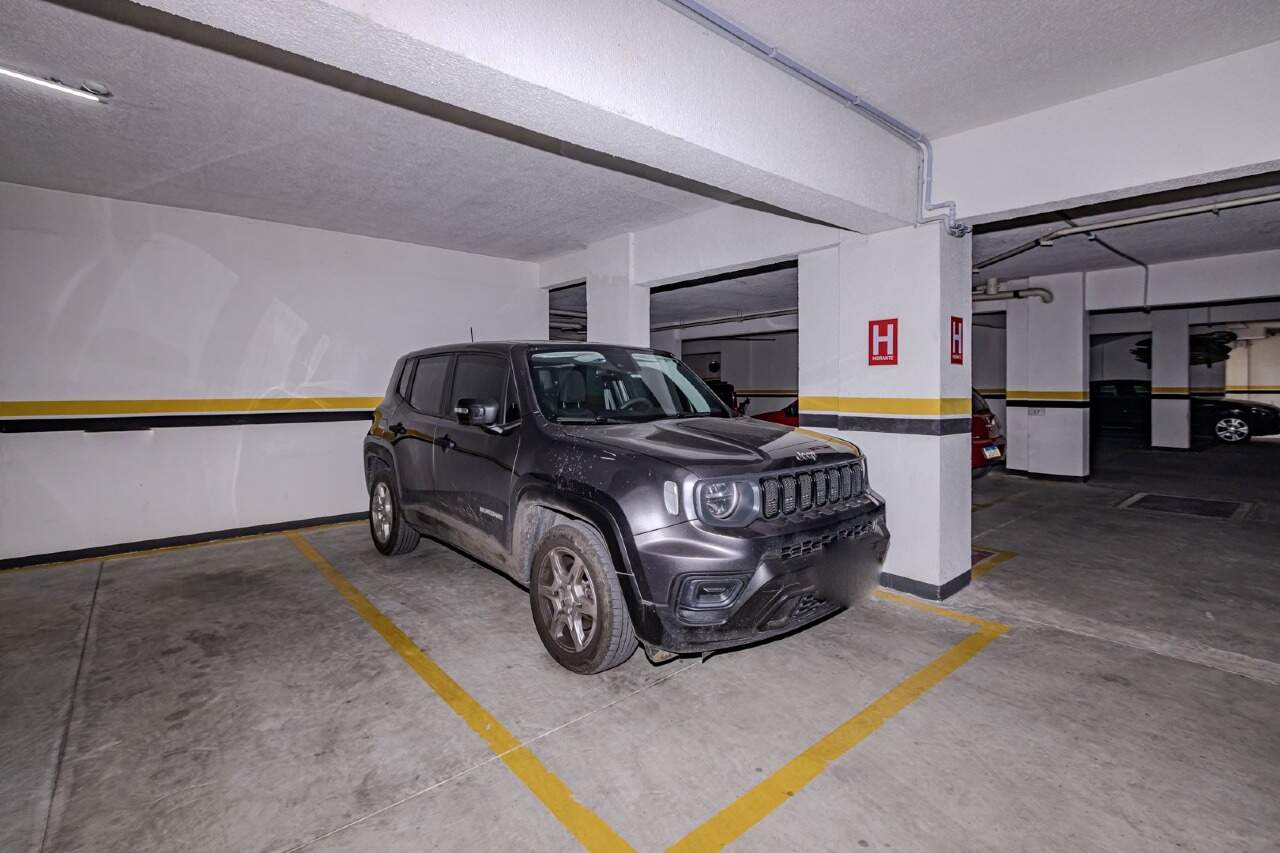 Apartamento à venda no Praia Brava: Vaga de garagem coberta