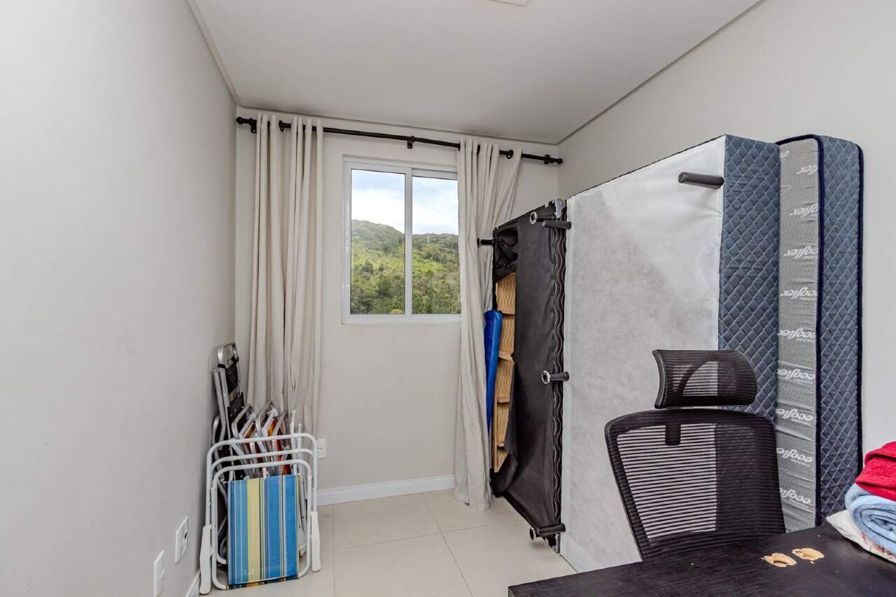 Apartamento à venda no Praia Brava: Quarto menor com janela para o verde