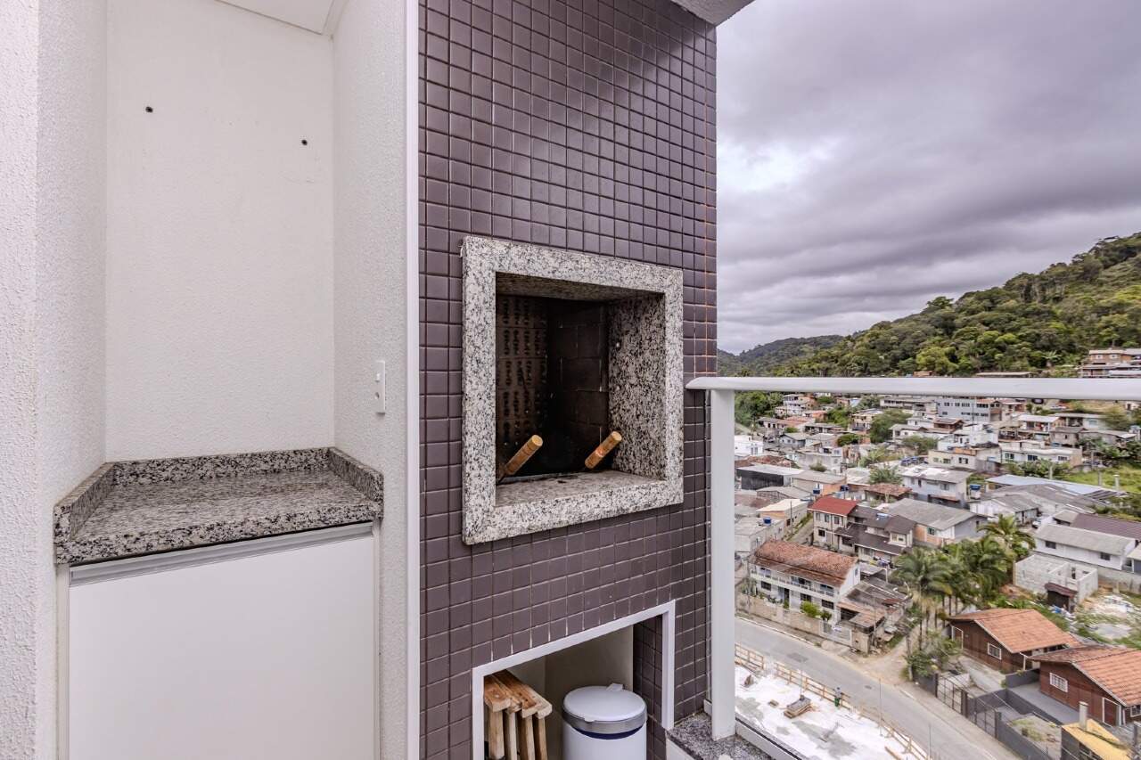 Apartamento à venda no Praia Brava: Varanda com churrasqueira e bancada