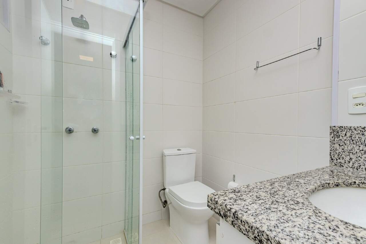 Apartamento à venda no Praia Brava: Banheiro com bancada em granito