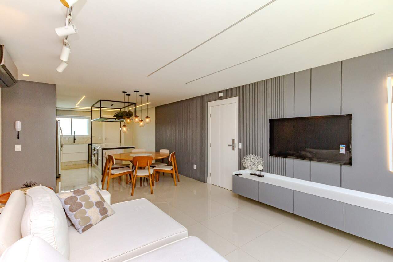 Apartamento 3 suítes mobiliado e sol da manhã no Centro, BC