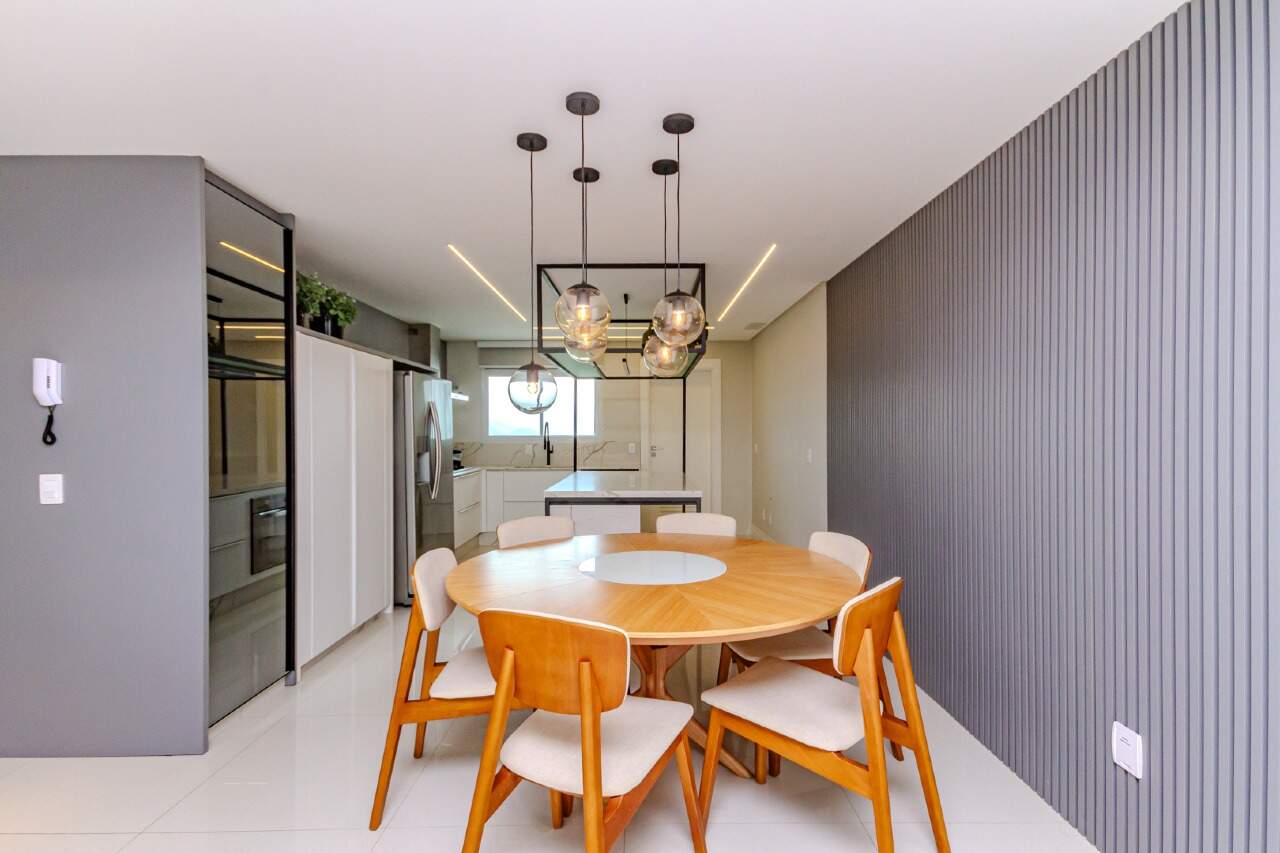 Apartamento 3 suítes mobiliado e sol da manhã no Centro, BC