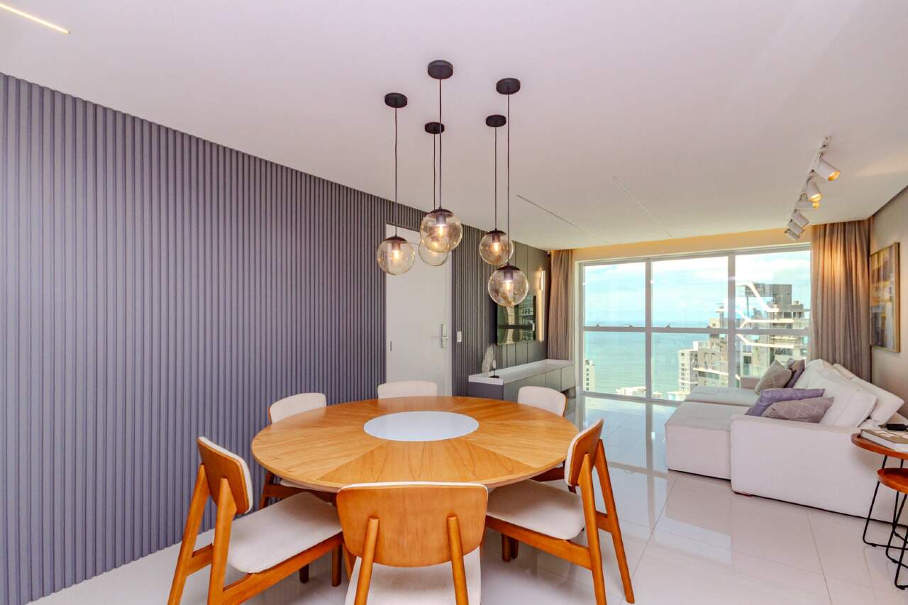 Apartamento 3 suítes mobiliado e sol da manhã no Centro, BC