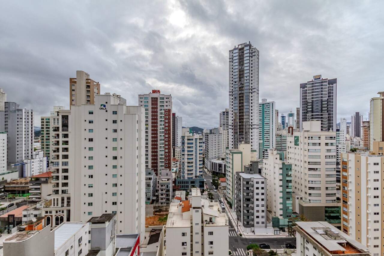 Apartamento à venda no Centro: Vista urbana do edifício