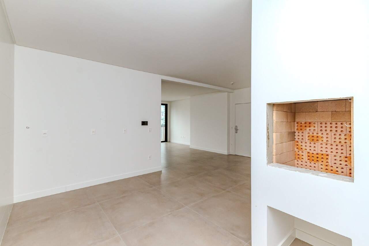 Apartamento à venda no Centro: Sala com churrasqueira embutida