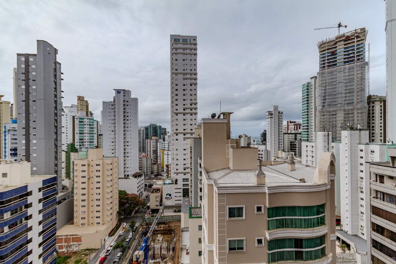 Apartamento à venda no Centro: Vista lateral da cidade