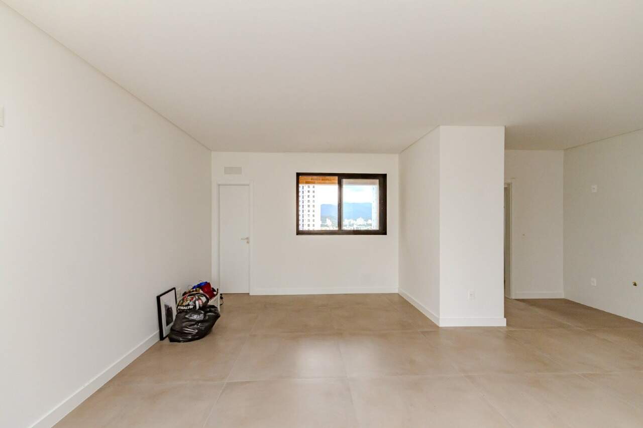 Apartamento à venda no Centro: Living com boa entrada de luz