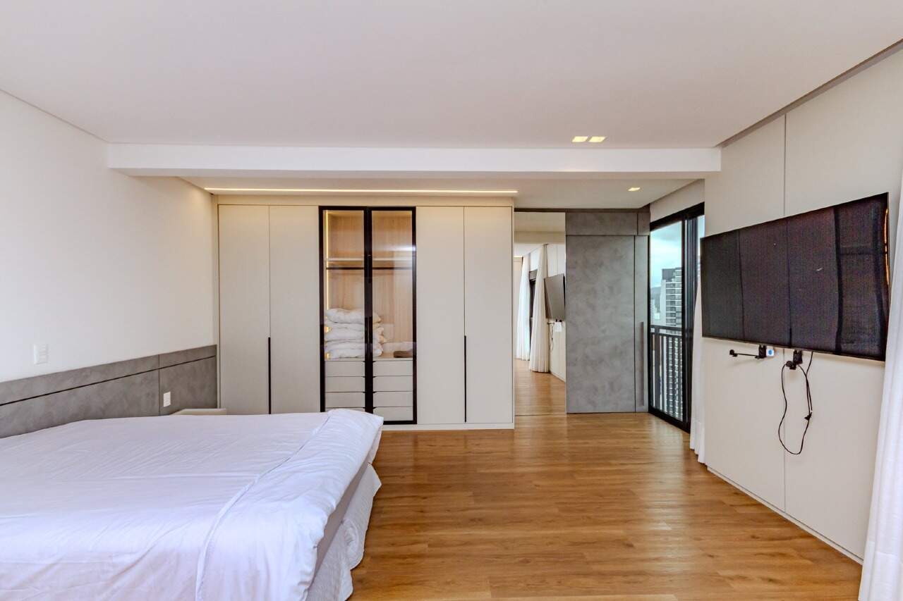 Apartamento à venda no Centro: Suíte principal com varanda