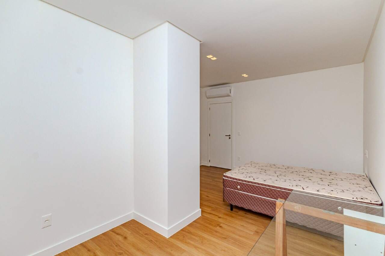 Apartamento à venda no Centro: Escritório/mesa junto à janela