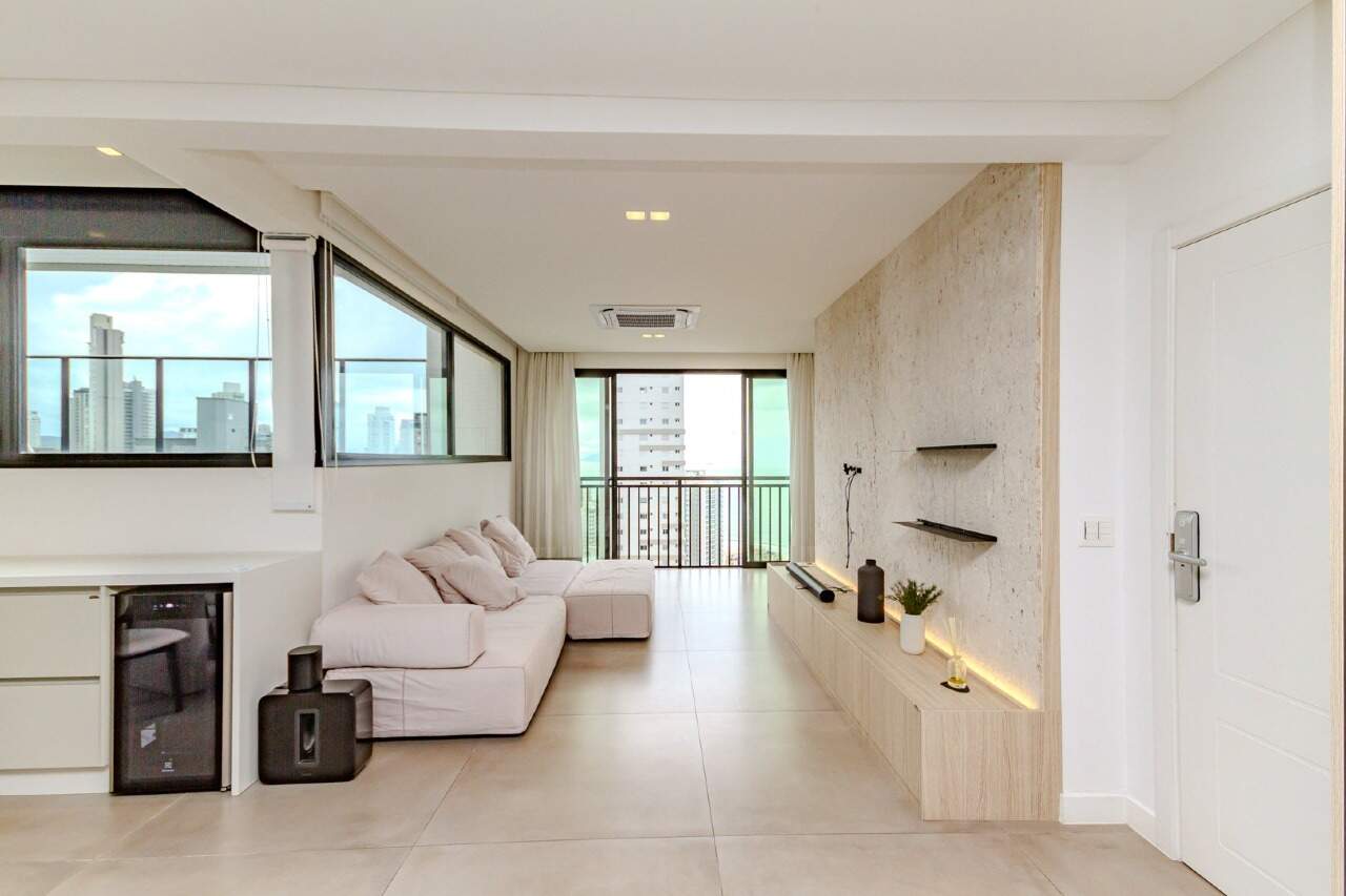 Apartamento à venda no Centro: Living com varanda e vista lateral