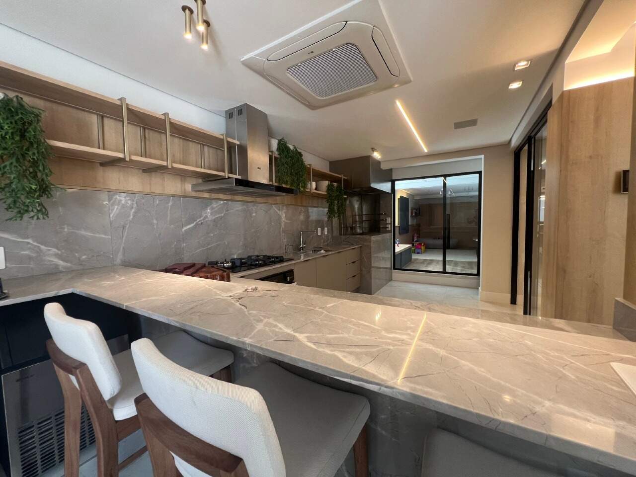 Cobertura à venda no Praia Brava: Espaço gourmet com bancada em pedra