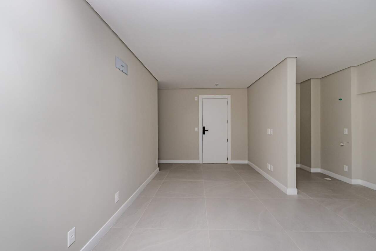 Apartamento à venda no Praia Brava: Sala ampla pronta para mobiliário