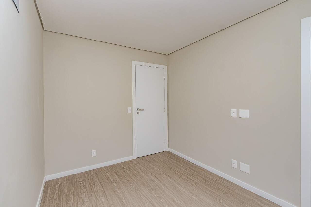 Apartamento à venda no Praia Brava: Quarto amplo e arejado