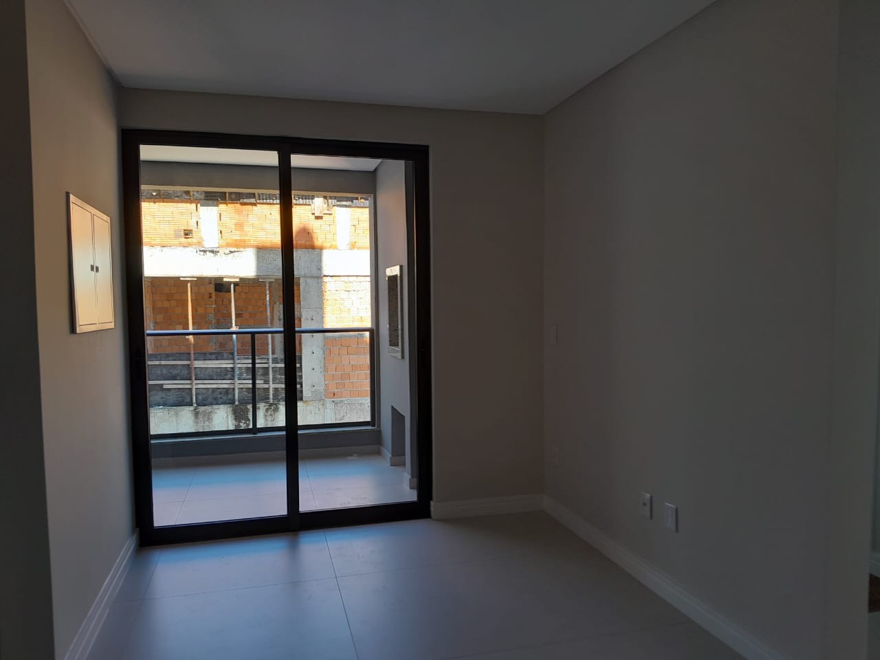 Apartamento à venda no Centro: Porta de correr para a sacada