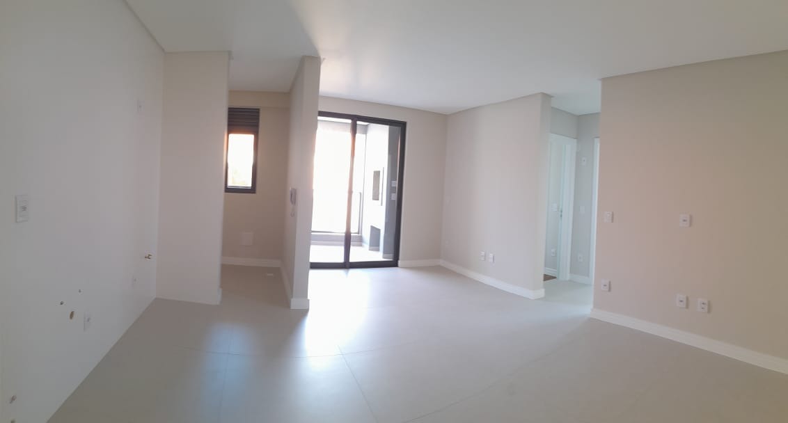 Apartamento à venda no Centro: Ambientes integrados com acabamento em gesso