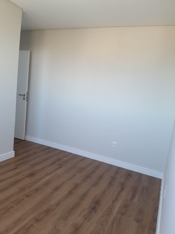 Apartamento à venda no Centro: Dormitório com piso vinílico amadeirado
