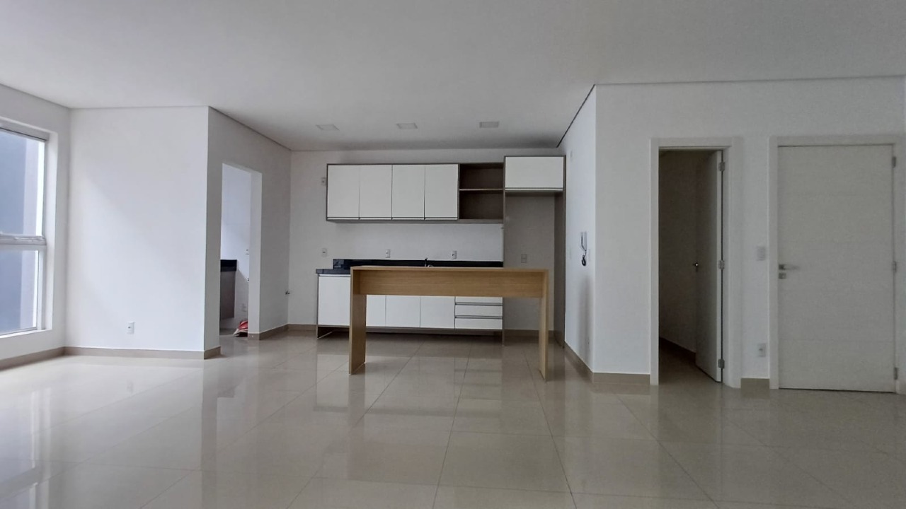 Apartamento à venda no Centro: Vista do living para a cozinha