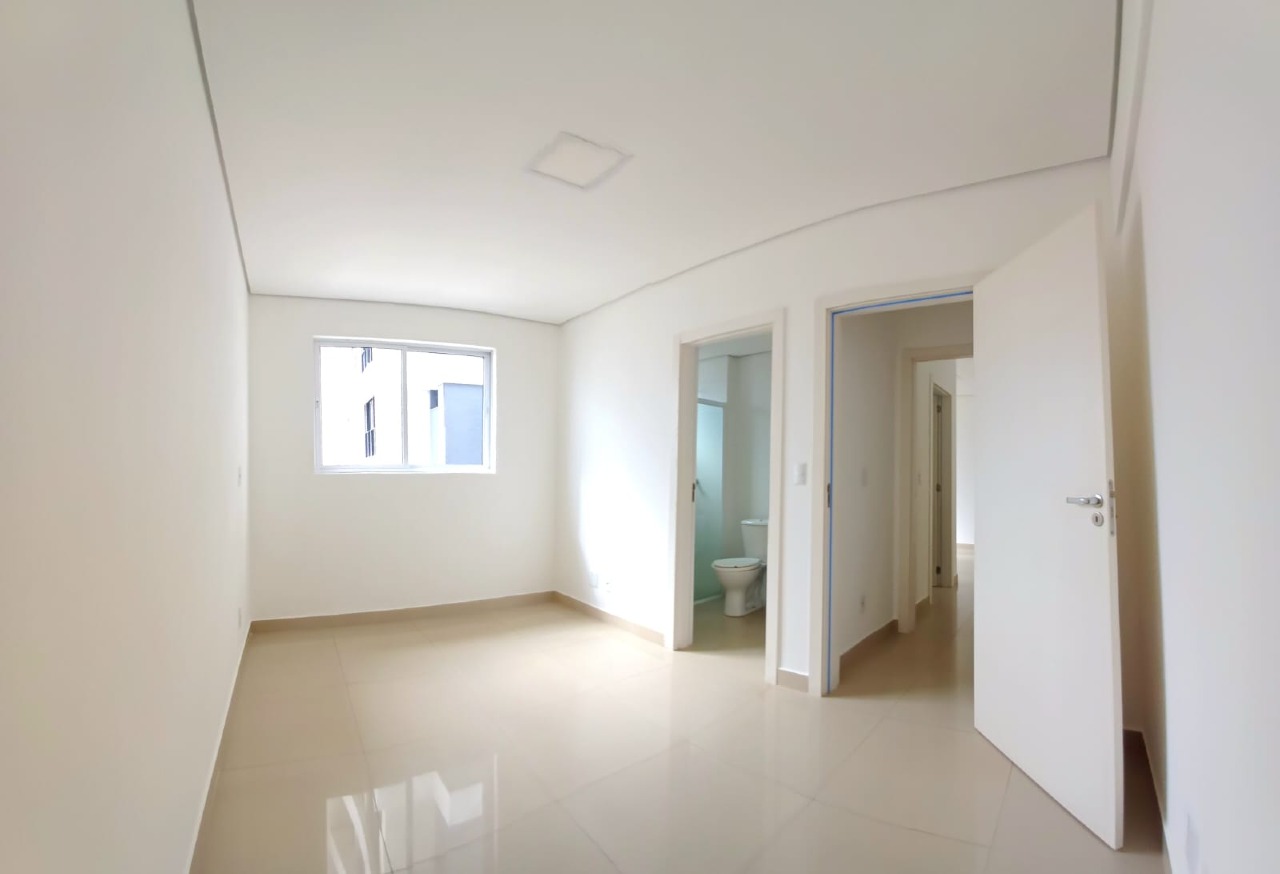 Apartamento à venda no Centro: Suíte com banheiro privativo