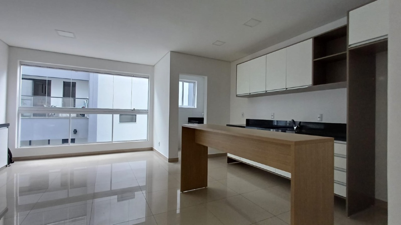 Apartamento à venda no Centro: Cozinha planejada com bancada