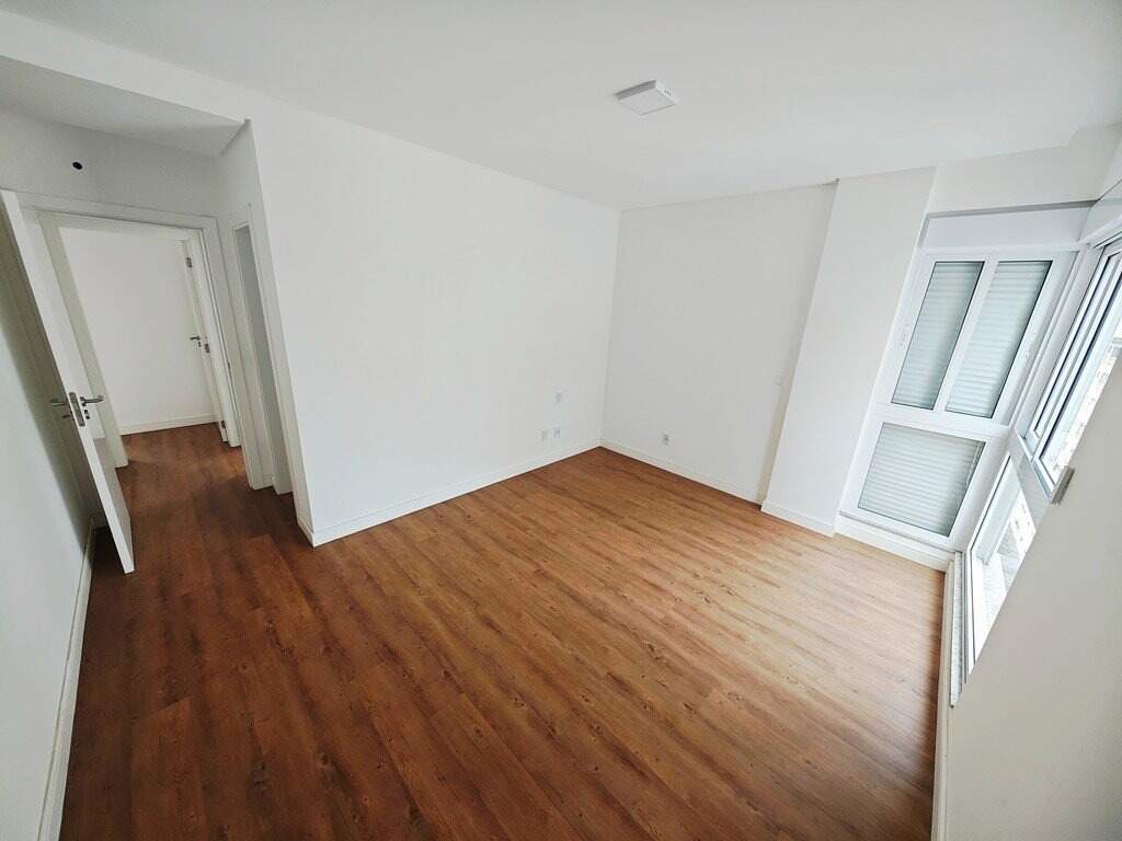 Apartamento à venda no Centro: Dormitório com piso amadeirado
