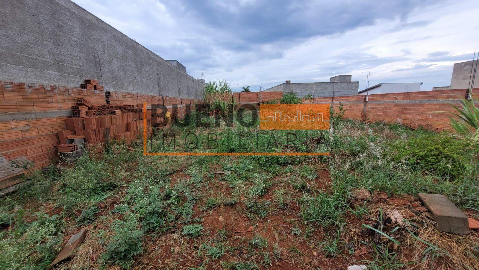 Terreno à venda no Jardim dos Lagos: 