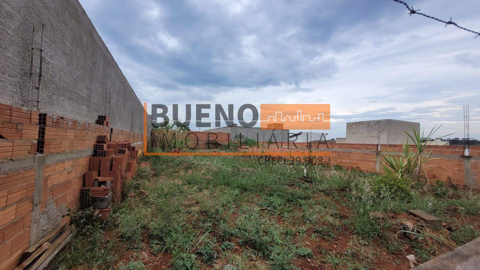 Terreno à venda no Jardim dos Lagos: 