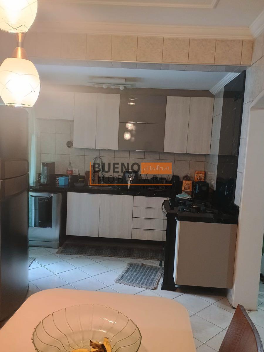 Sobrado à venda no Parque Gramado: 