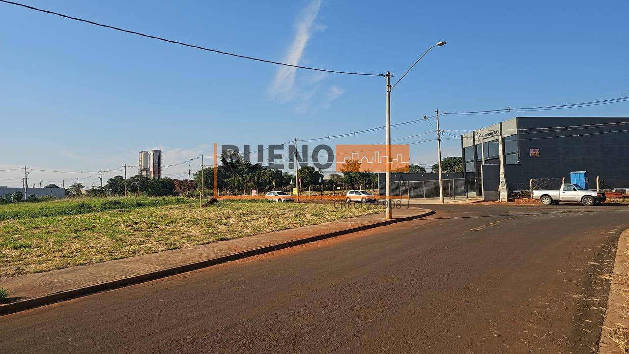 Terreno à venda no Jardim Itapuã: 