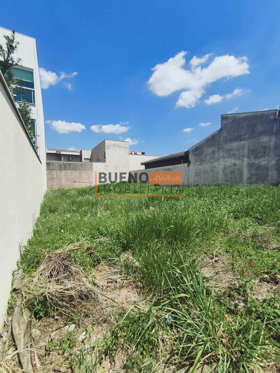 Terreno à venda no Parque Universitário: 