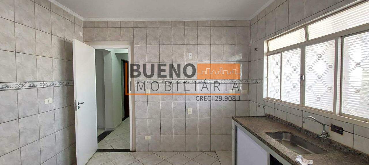 Casa comercial para aluguel no Vila Ferrarezi: 