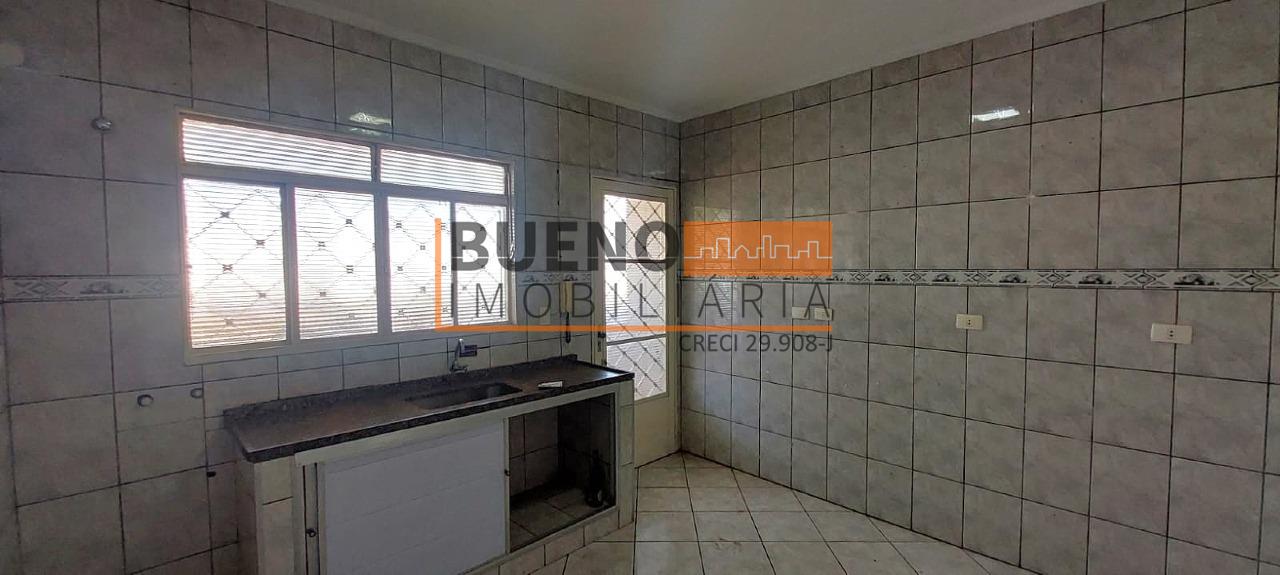 Casa comercial para aluguel no Vila Ferrarezi: 