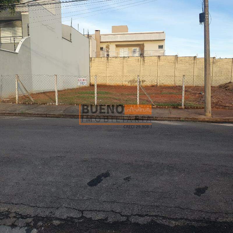 Terreno à venda no Parque Universitário: 
