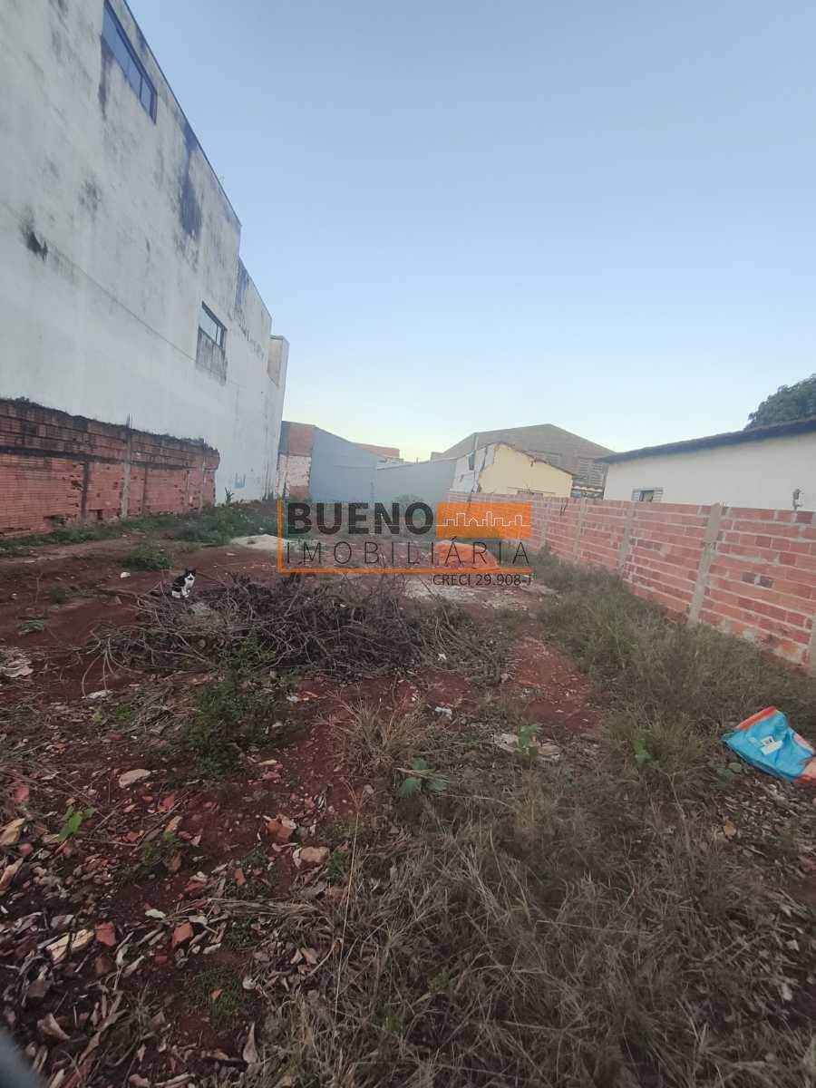 Terreno à venda no Vila Mollon IV: 