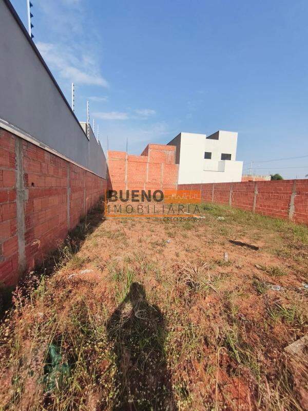 Terreno à venda no Jardim Aranha Oliveira: 