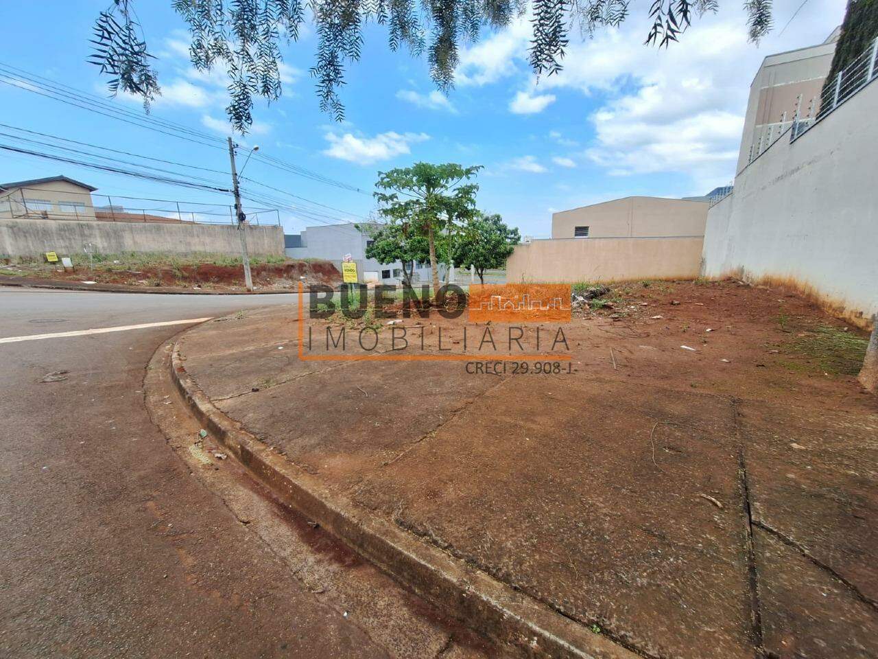Terreno à venda no Terras de Santa Bárbara: 