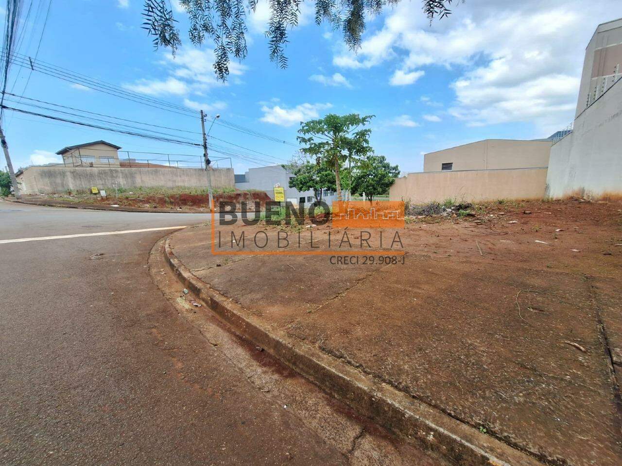 Terreno à venda no Terras de Santa Bárbara: 