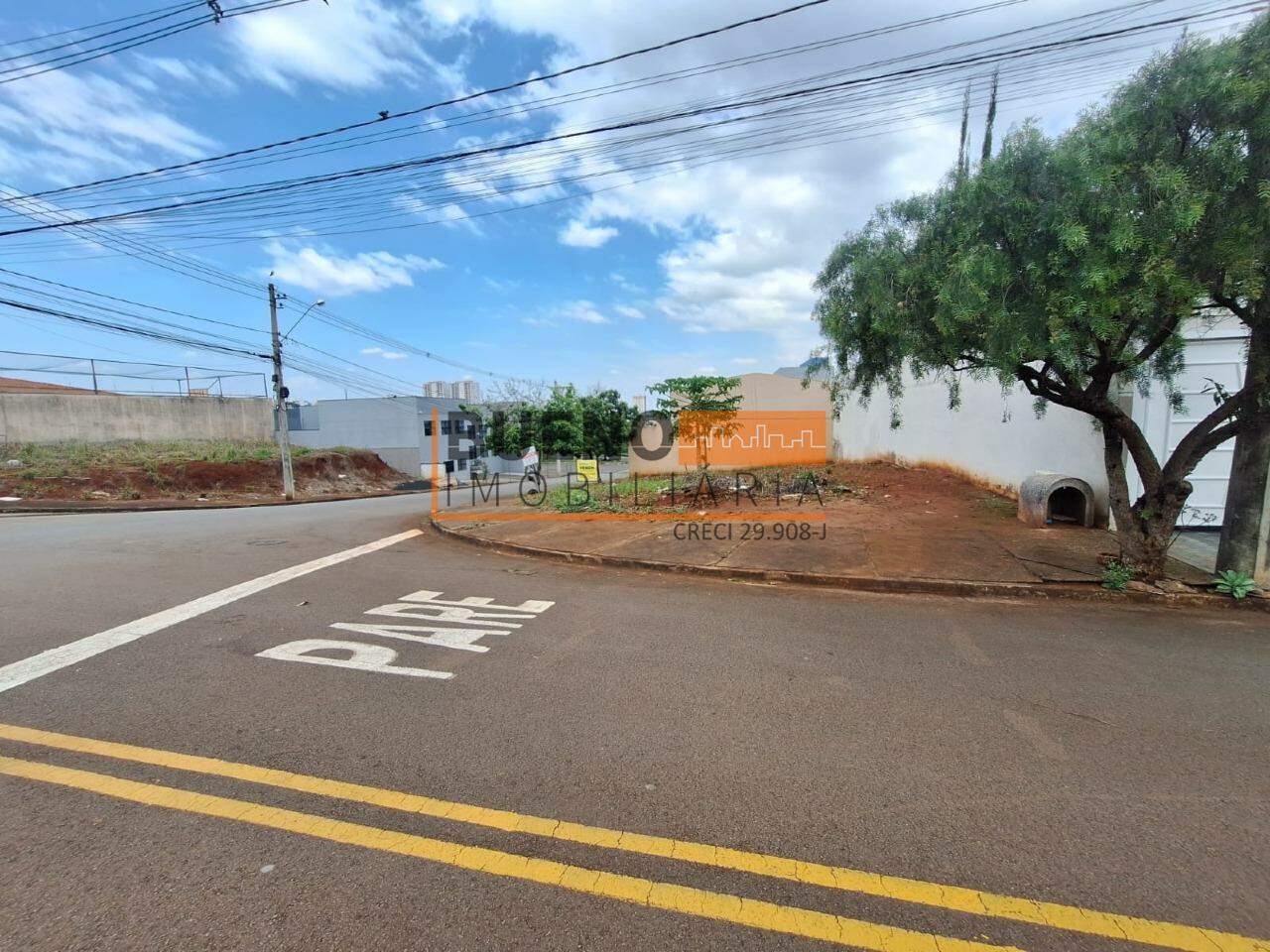 Terreno à venda no Terras de Santa Bárbara: 