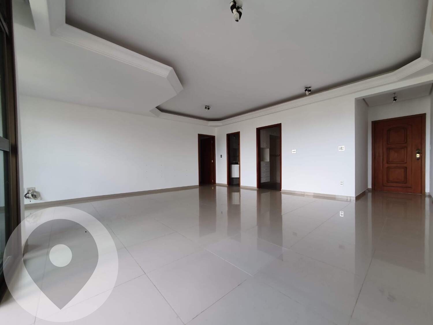 Apartamento para aluguel no bairro Mansões Santo Antônio: 