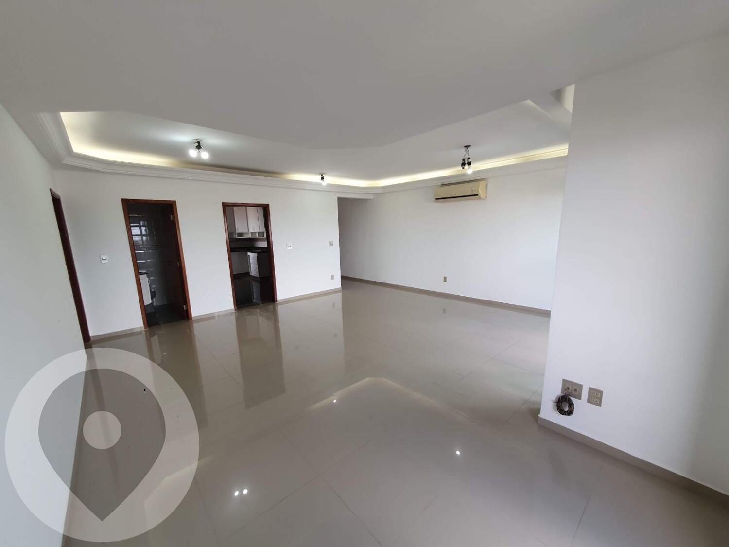 Apartamento para aluguel no bairro Mansões Santo Antônio: 