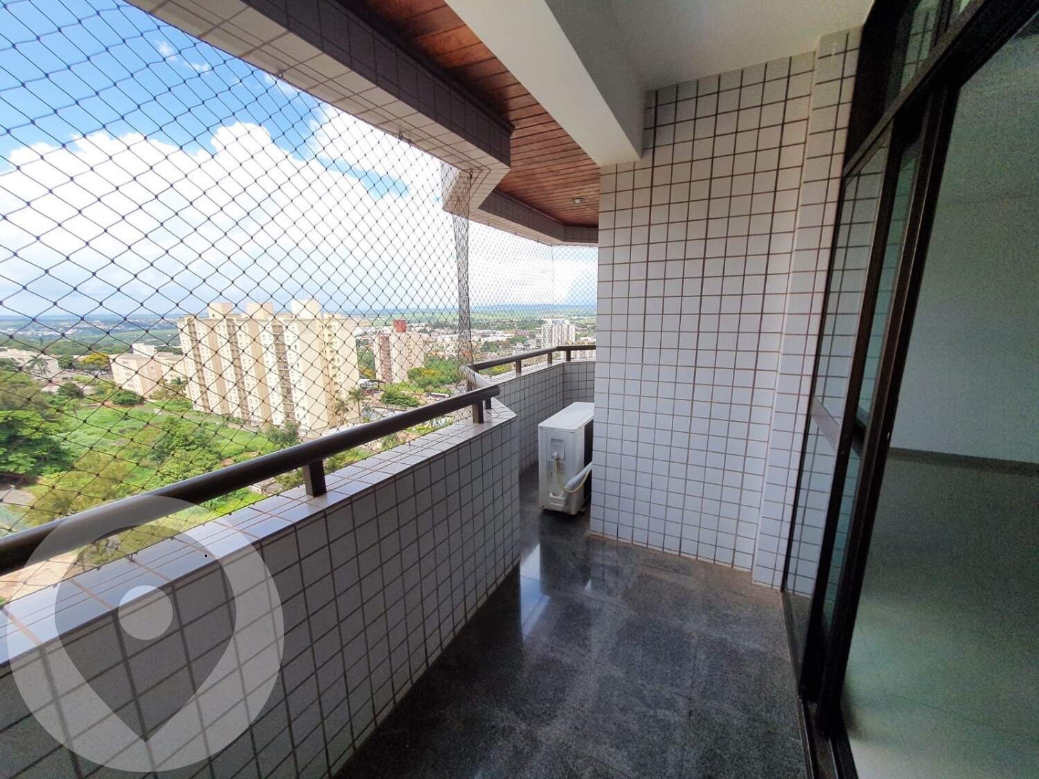 Apartamento para aluguel no bairro Mansões Santo Antônio: 