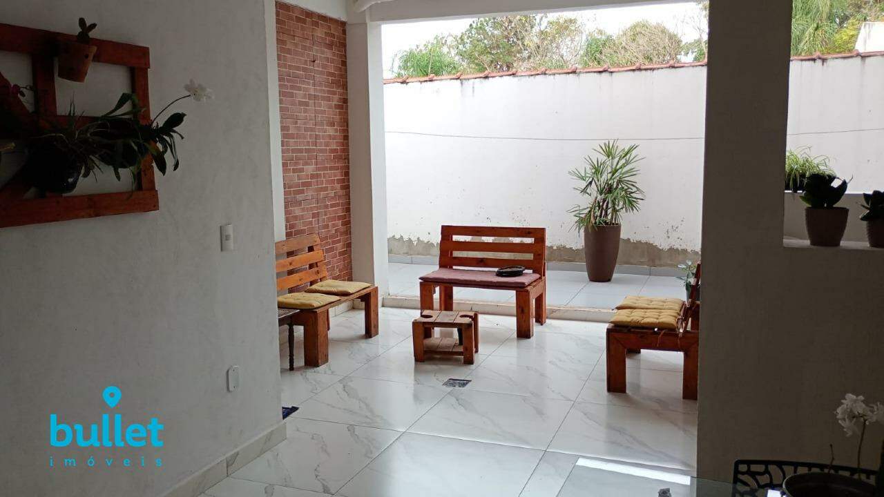 Casa à venda no bairro Parque dos Cocais: 