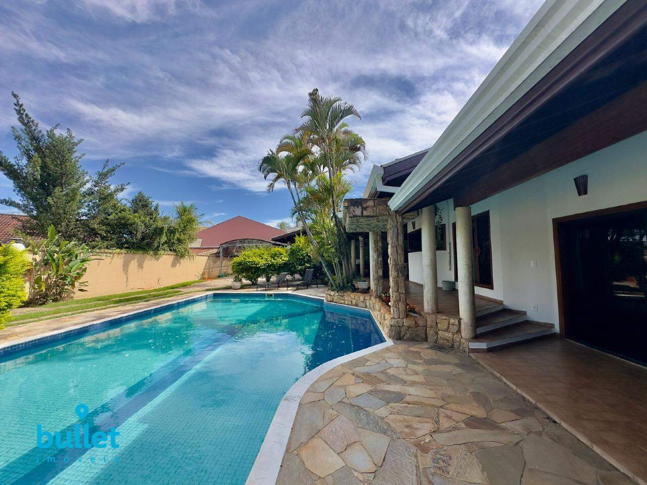 Casa à venda no bairro Chácaras Silvania: 