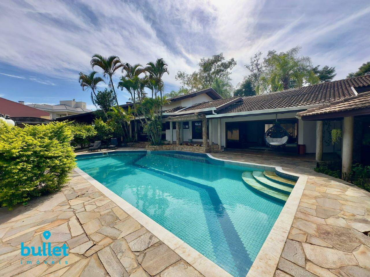 Casa à venda no bairro Chácaras Silvania: 